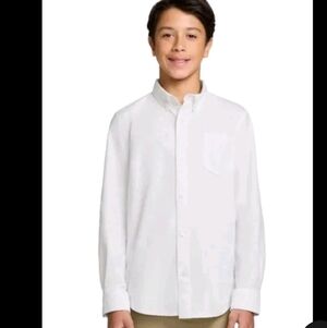 The Gap Kids Youth Oxford Shirt is a classic preppy long sleeve collared Nwt